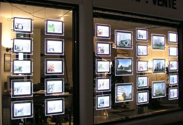 Real Estate-Agentur-Leuchtkasten mit LED-Acryl-Kristall
